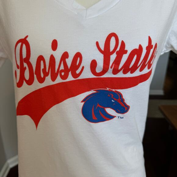BOISE STATE T-Shirt Womens Medium White V-Neck Collegiate - Picture 6 of 8